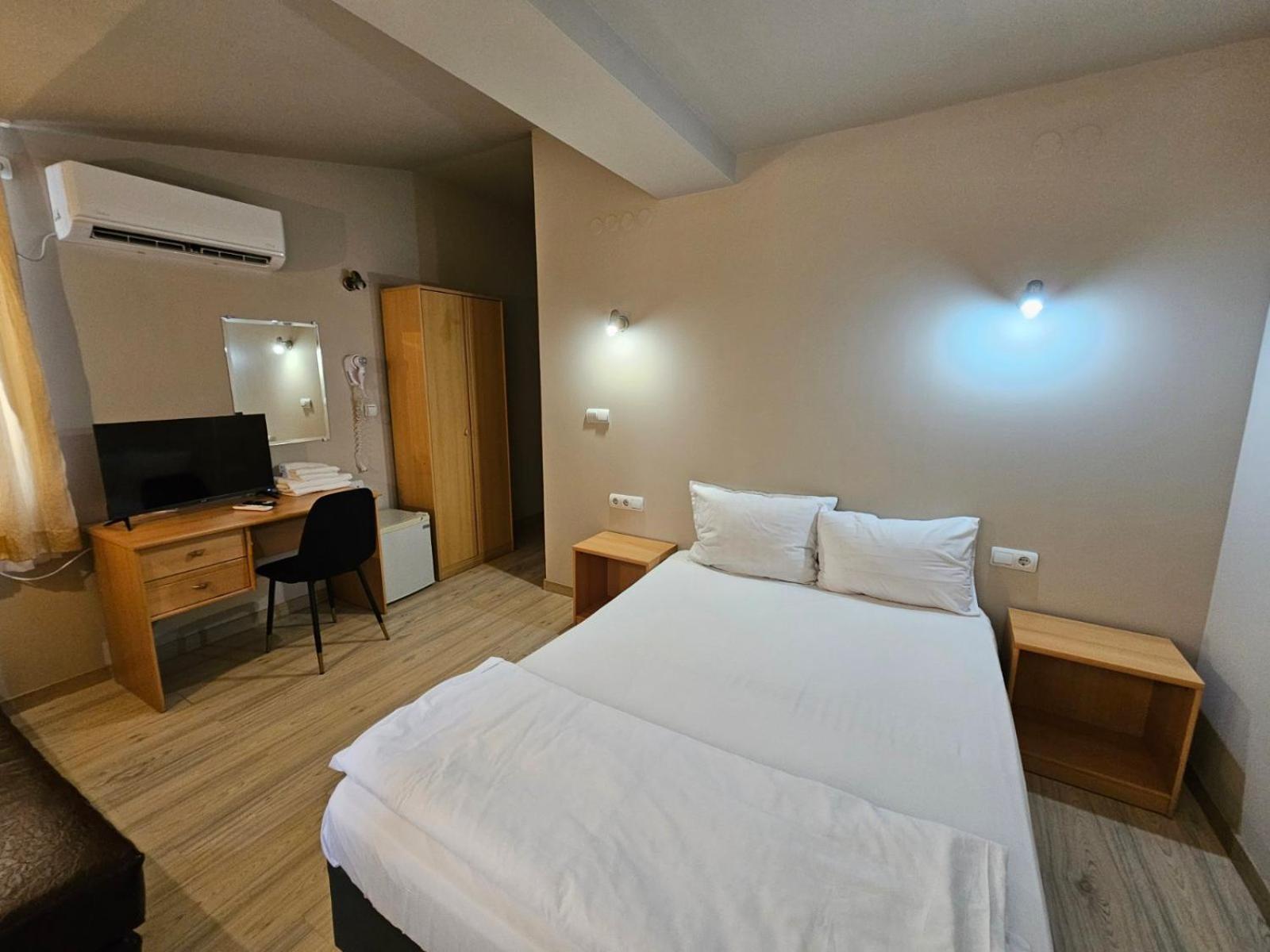 Complex Racic Hotel Voyvodinovo Exterior photo