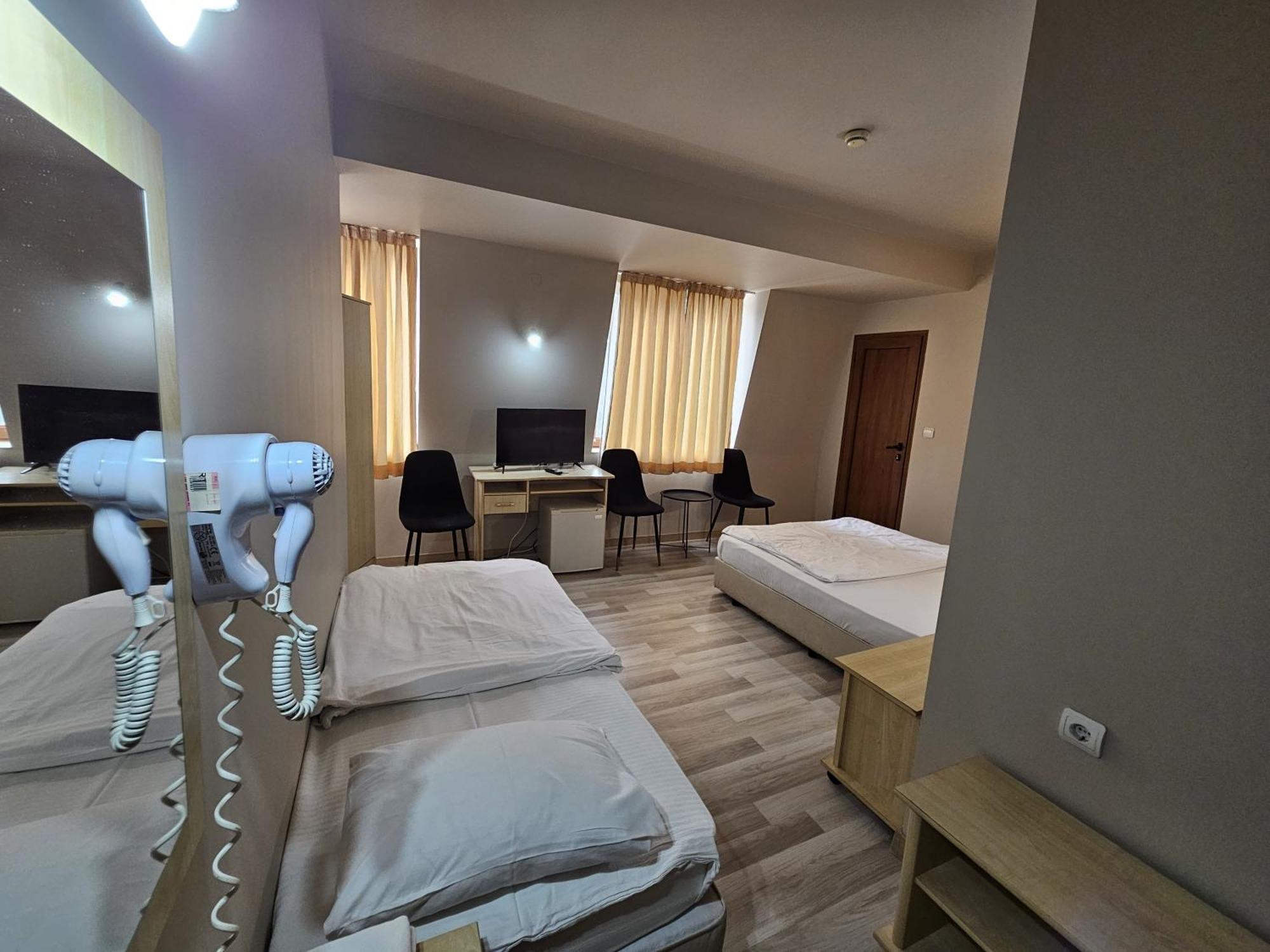 Complex Racic Hotel Voyvodinovo Exterior photo