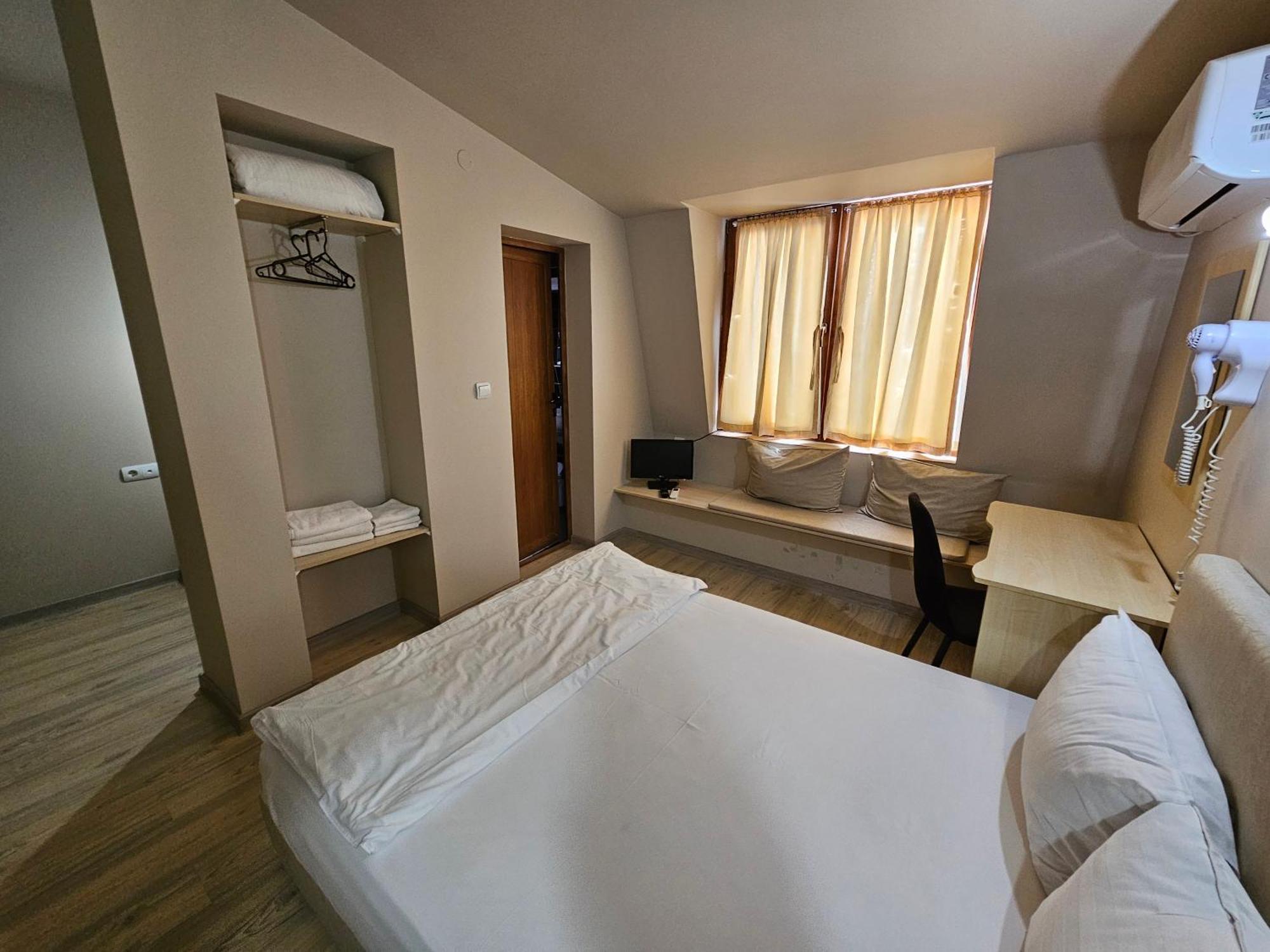 Complex Racic Hotel Voyvodinovo Exterior photo